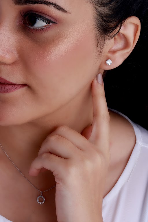 Earing With Model